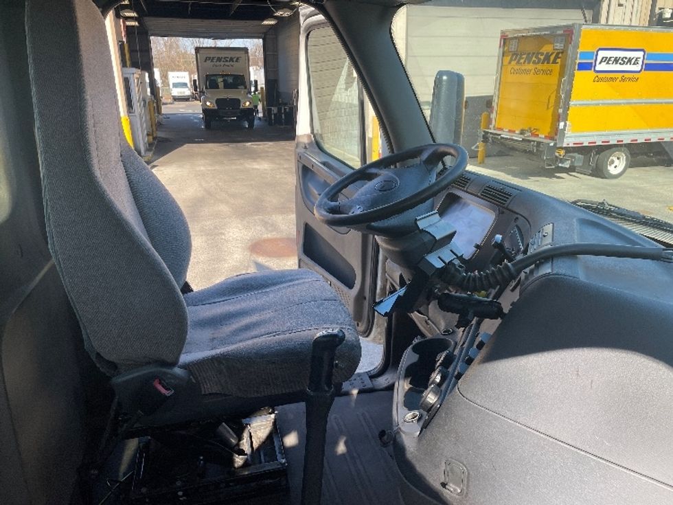 Day Cab Tractor-Heavy Duty Tractors-Freightliner-2019-Cascadia 12564ST-Edison-NJ-202,325\n\t\tmiles-$ 52,250 - Image 14