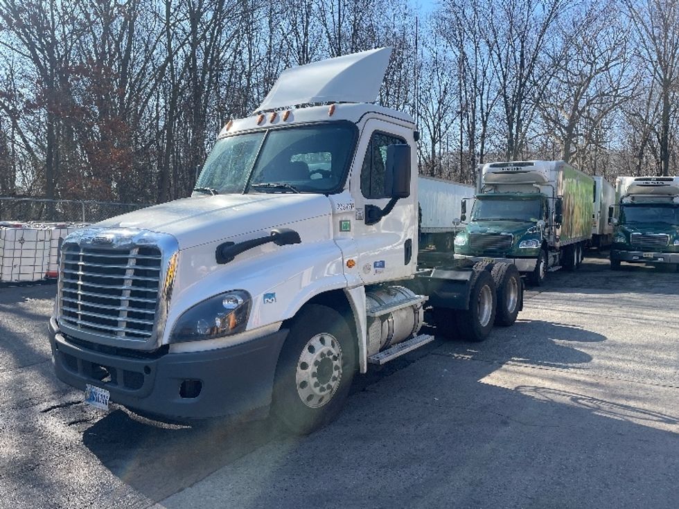 Day Cab Tractor-Heavy Duty Tractors-Freightliner-2019-Cascadia 12564ST-Edison-NJ-202,325\n\t\tmiles-$ 52,250 - Image 3
