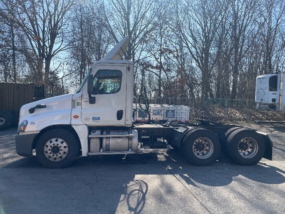 Day Cab Tractor-Heavy Duty Tractors-Freightliner-2019-Cascadia 12564ST-Edison-NJ-202,325\n\t\tmiles-$ 52,250 - Image 4