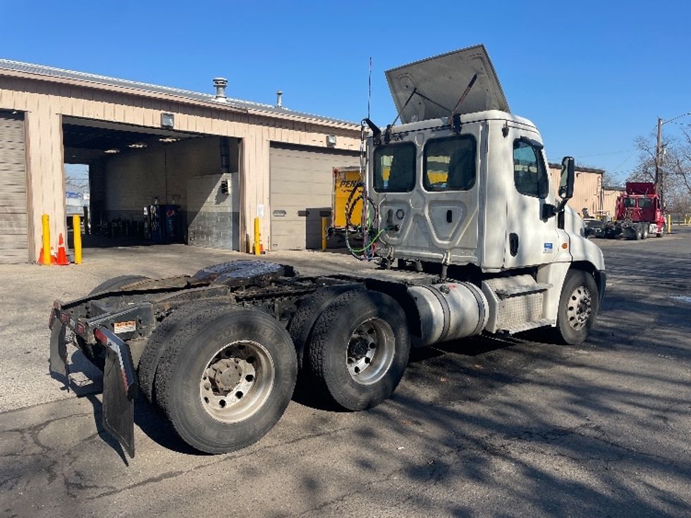 Day Cab Tractor-Heavy Duty Tractors-Freightliner-2019-Cascadia 12564ST-Edison-NJ-202,325\n\t\tmiles-$ 52,250 - Image 7