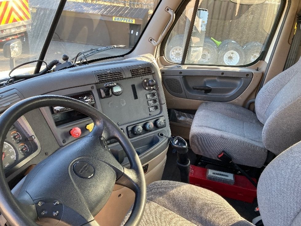 Day Cab Tractor-Heavy Duty Tractors-Freightliner-2019-Cascadia 12564ST-Edison-NJ-205,432\n\t\tmiles-$ 52,000 - Image 10