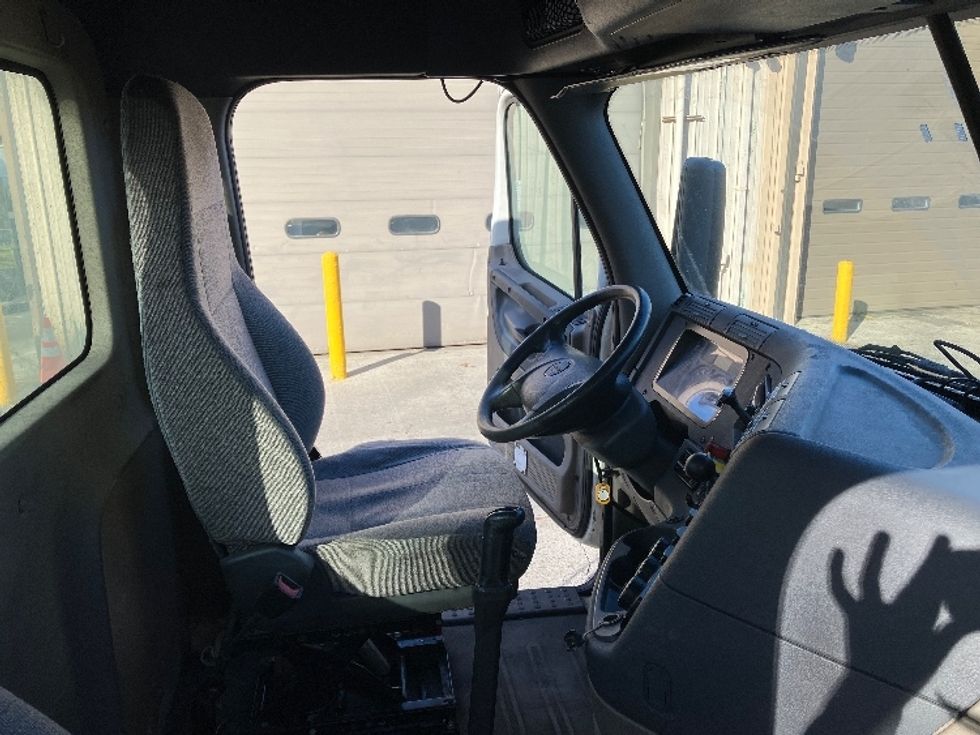 Day Cab Tractor-Heavy Duty Tractors-Freightliner-2019-Cascadia 12564ST-Edison-NJ-205,432\n\t\tmiles-$ 52,000 - Image 14