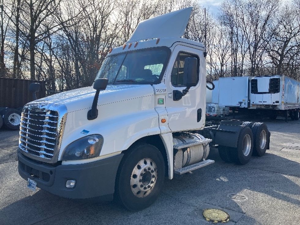 Day Cab Tractor-Heavy Duty Tractors-Freightliner-2019-Cascadia 12564ST-Edison-NJ-205,432\n\t\tmiles-$ 52,000 - Image 3