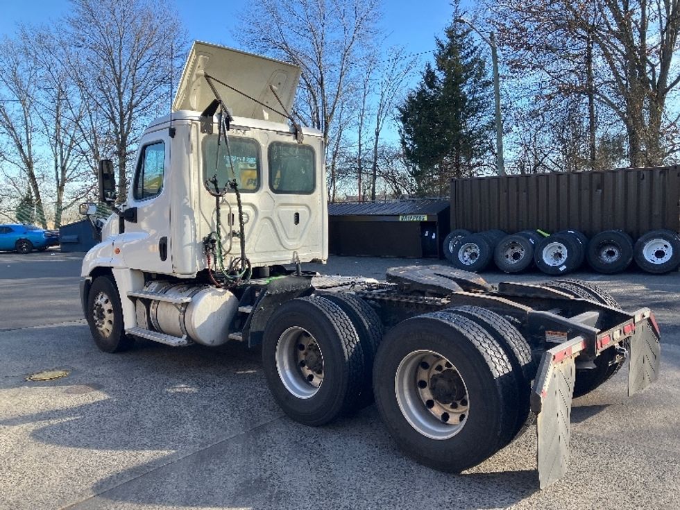 Day Cab Tractor-Heavy Duty Tractors-Freightliner-2019-Cascadia 12564ST-Edison-NJ-205,432\n\t\tmiles-$ 52,000 - Image 5
