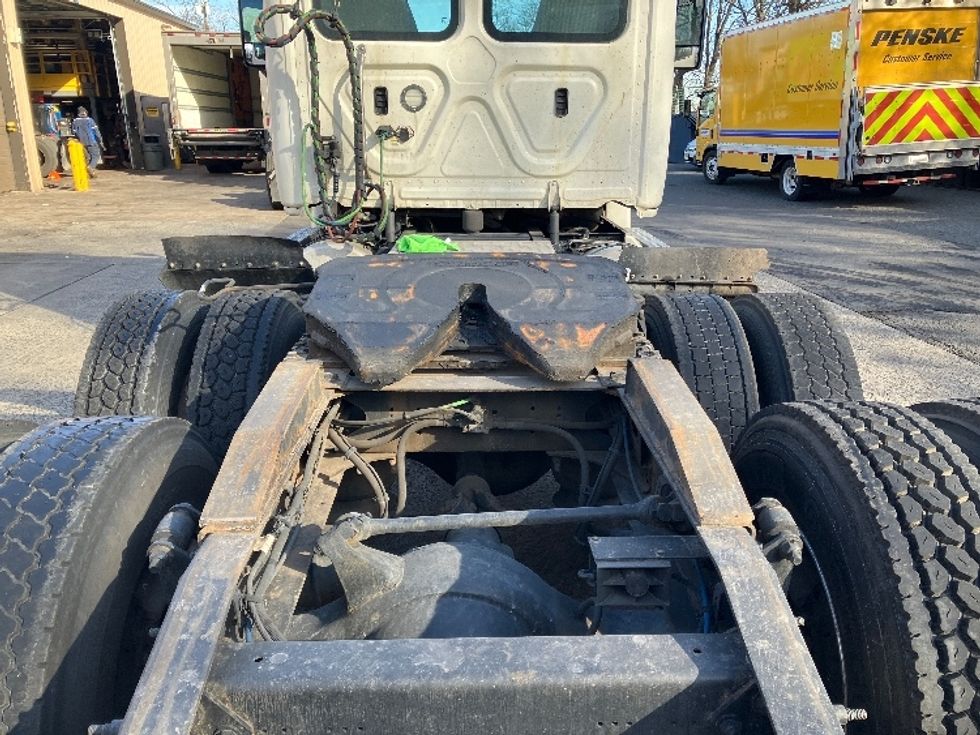 Day Cab Tractor-Heavy Duty Tractors-Freightliner-2019-Cascadia 12564ST-Edison-NJ-205,432\n\t\tmiles-$ 52,000 - Image 6