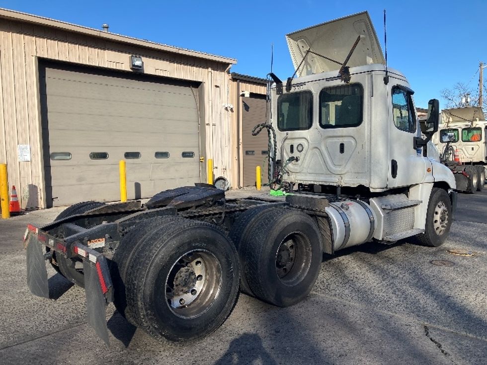 Day Cab Tractor-Heavy Duty Tractors-Freightliner-2019-Cascadia 12564ST-Edison-NJ-205,432\n\t\tmiles-$ 52,000 - Image 7