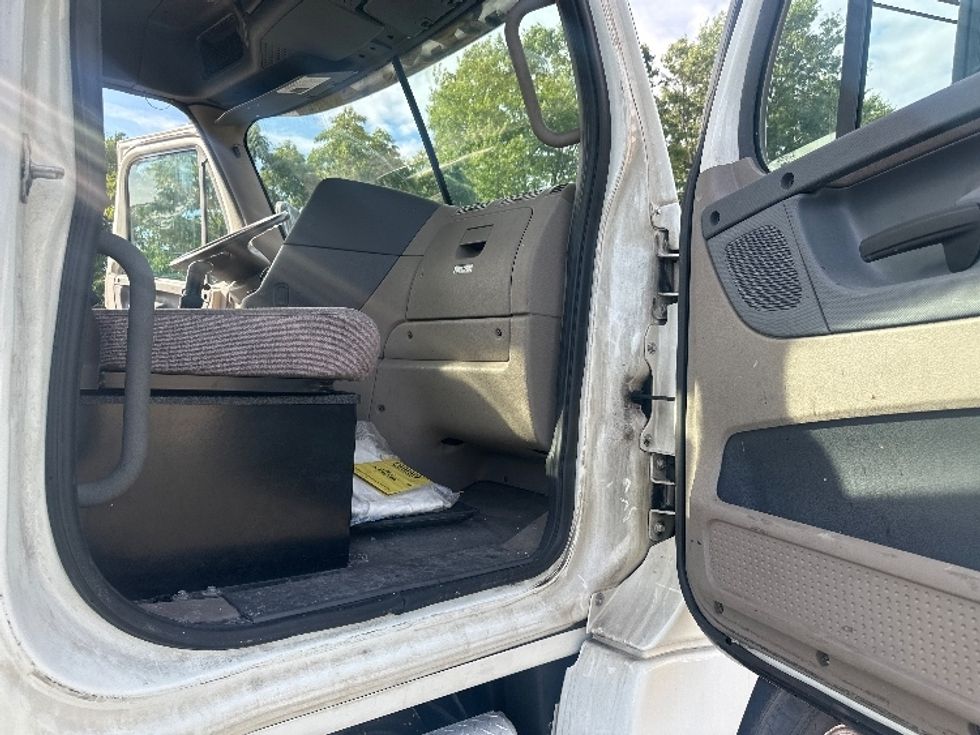 Day Cab Tractor-Heavy Duty Tractors-Freightliner-2019-Cascadia 12564ST-Edison-NJ-213,700\n\t\tmiles-$ 45,250 - Image 12
