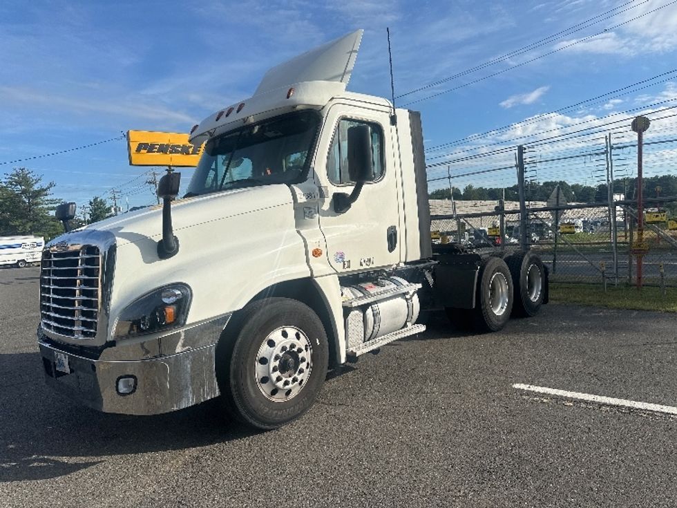 Day Cab Tractor-Heavy Duty Tractors-Freightliner-2019-Cascadia 12564ST-Edison-NJ-213,700\n\t\tmiles-$ 45,250 - Image 3