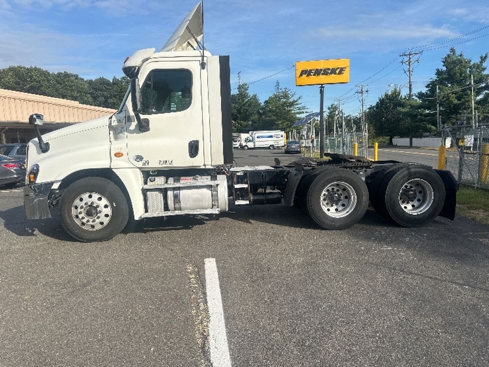Day Cab Tractor-Heavy Duty Tractors-Freightliner-2019-Cascadia 12564ST-Edison-NJ-213,700\n\t\tmiles-$ 45,250 - Image 4
