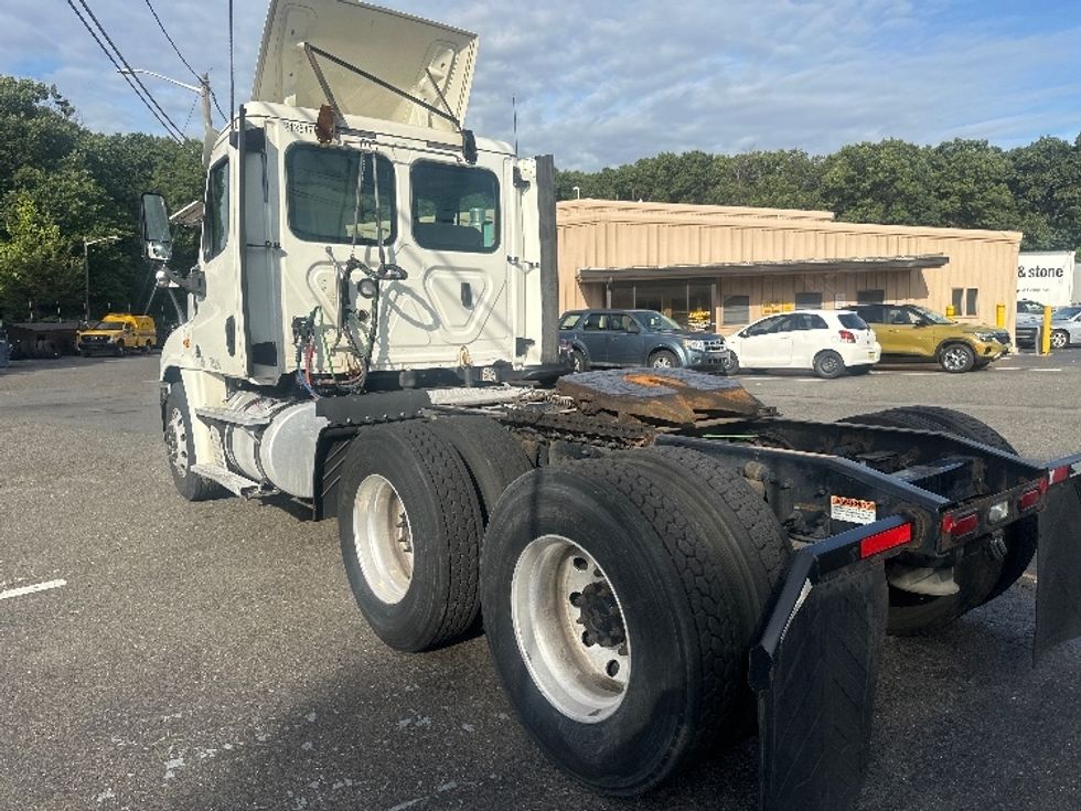 Day Cab Tractor-Heavy Duty Tractors-Freightliner-2019-Cascadia 12564ST-Edison-NJ-213,700\n\t\tmiles-$ 45,250 - Image 5