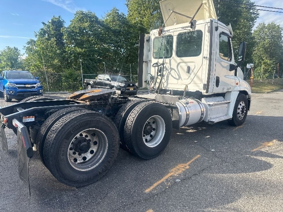 Day Cab Tractor-Heavy Duty Tractors-Freightliner-2019-Cascadia 12564ST-Edison-NJ-213,700\n\t\tmiles-$ 45,250 - Image 7