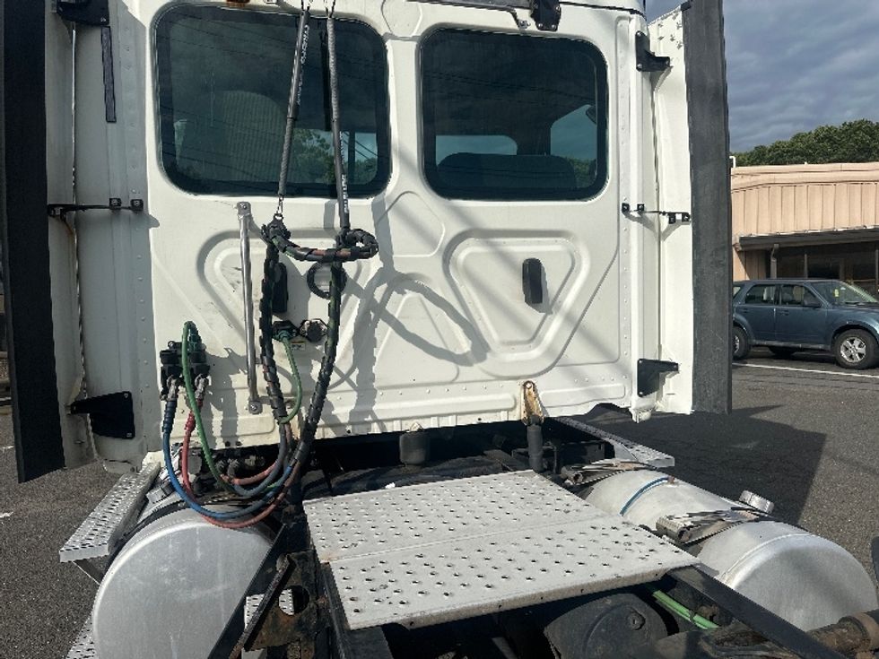 Day Cab Tractor-Heavy Duty Tractors-Freightliner-2019-Cascadia 12564ST-Edison-NJ-213,700\n\t\tmiles-$ 46,750 - Image 17