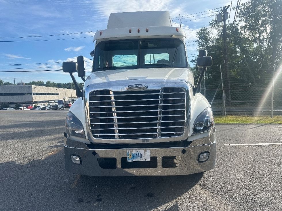 Day Cab Tractor-Heavy Duty Tractors-Freightliner-2019-Cascadia 12564ST-Edison-NJ-213,700\n\t\tmiles-$ 46,750 - Image 2