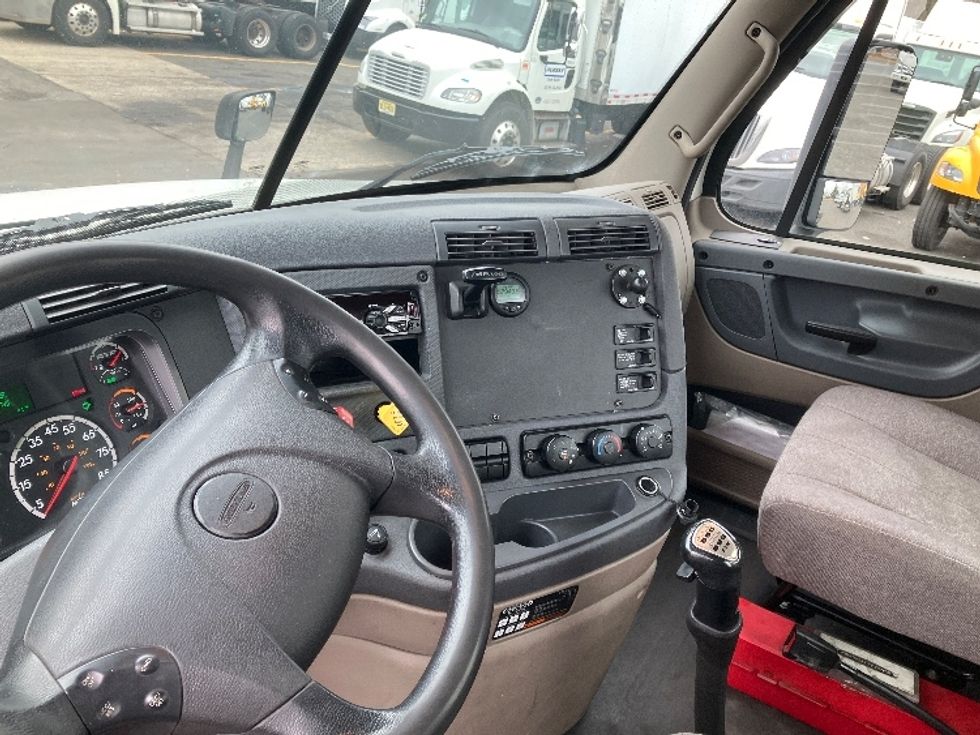 Day Cab Tractor-Heavy Duty Tractors-Freightliner-2019-Cascadia 12564ST-Edison-NJ-260,563\n\t\tmiles-$ 50,250 - Image 10