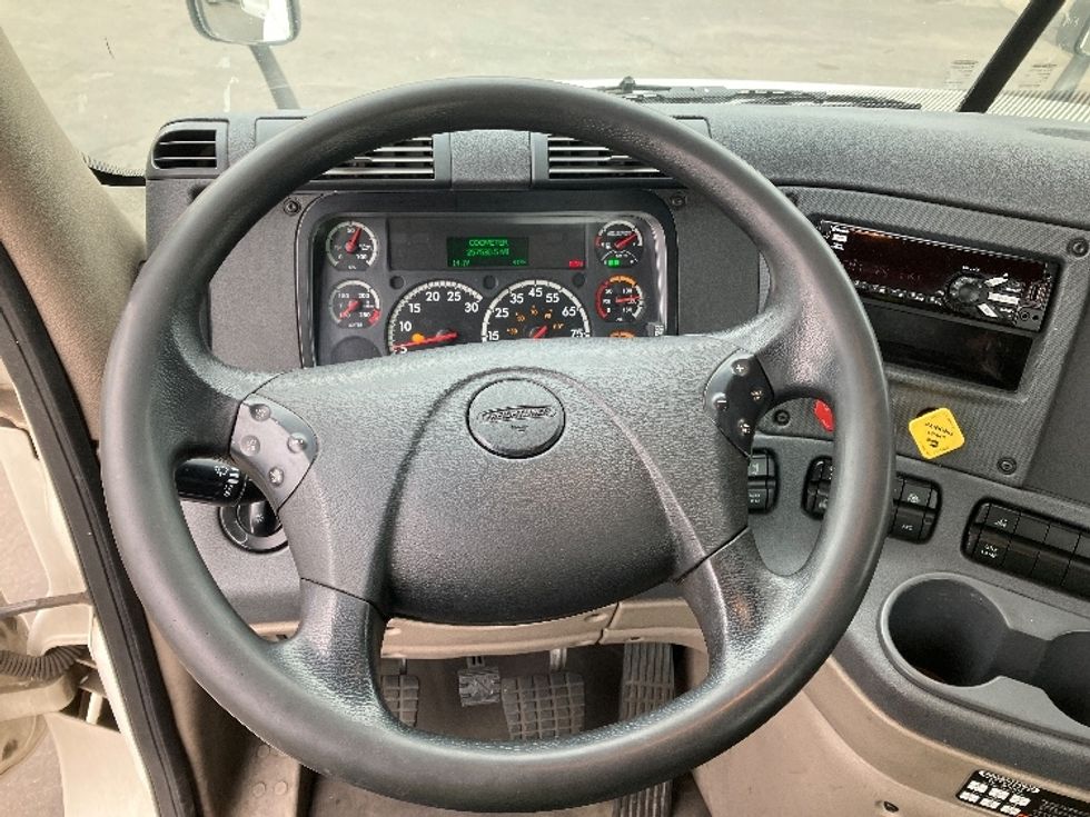 Day Cab Tractor-Heavy Duty Tractors-Freightliner-2019-Cascadia 12564ST-Edison-NJ-260,563\n\t\tmiles-$ 50,250 - Image 11