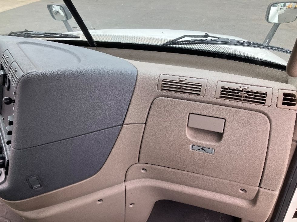 Day Cab Tractor-Heavy Duty Tractors-Freightliner-2019-Cascadia 12564ST-Edison-NJ-260,563\n\t\tmiles-$ 50,250 - Image 13