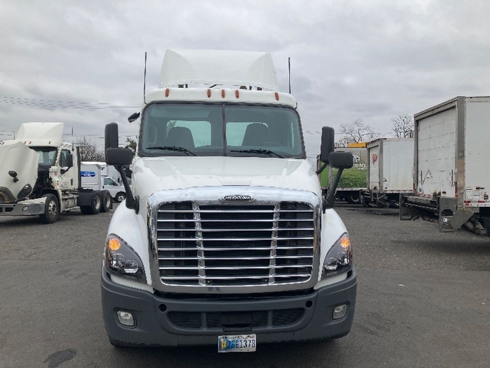 Day Cab Tractor-Heavy Duty Tractors-Freightliner-2019-Cascadia 12564ST-Edison-NJ-260,563\n\t\tmiles-$ 50,250 - Image 2