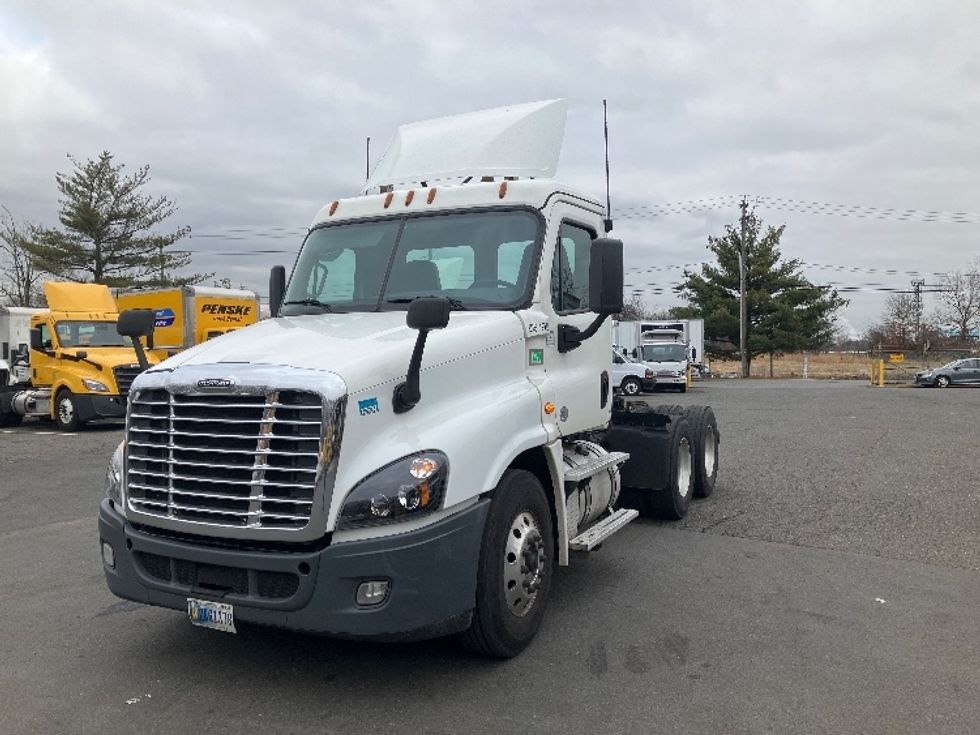 Day Cab Tractor-Heavy Duty Tractors-Freightliner-2019-Cascadia 12564ST-Edison-NJ-260,563\n\t\tmiles-$ 50,250 - Image 3