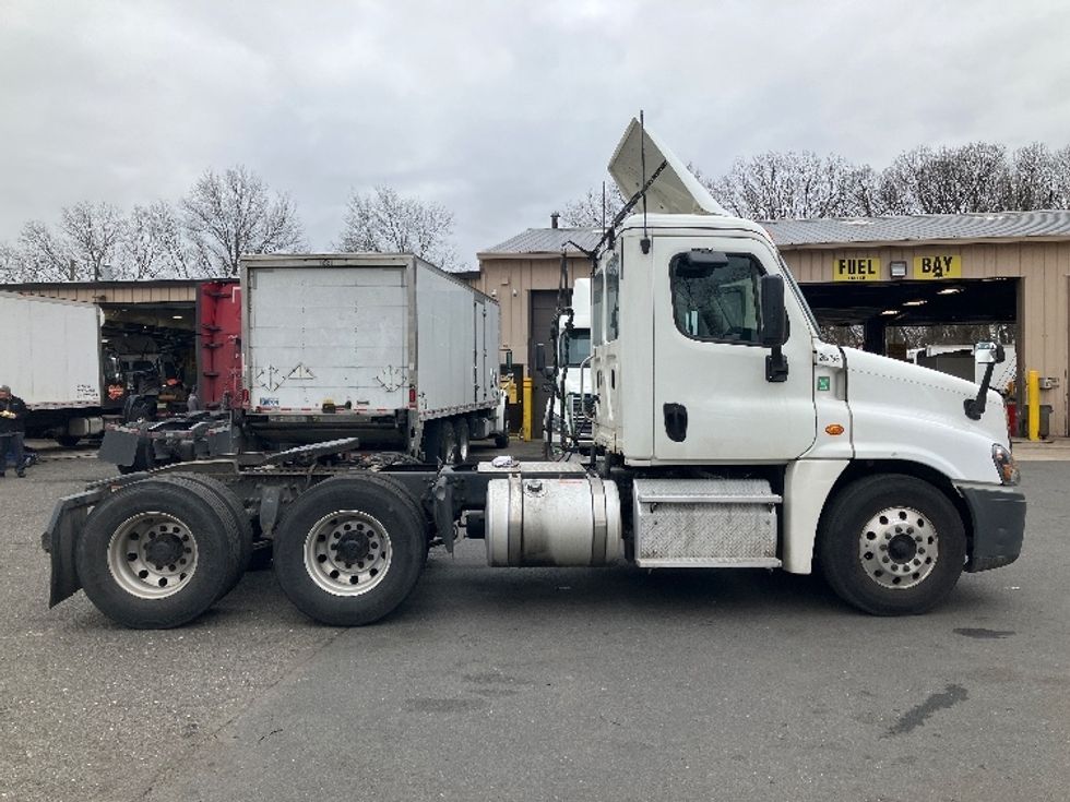 Day Cab Tractor-Heavy Duty Tractors-Freightliner-2019-Cascadia 12564ST-Edison-NJ-260,563\n\t\tmiles-$ 50,250 - Image 8
