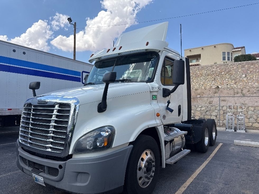 Day Cab Tractor-Heavy Duty Tractors-Freightliner-2019-Cascadia 12564ST-El Paso-TX-352,189\n\t\tmiles-$ 41,750 - Image 3