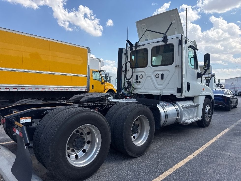 Day Cab Tractor-Heavy Duty Tractors-Freightliner-2019-Cascadia 12564ST-El Paso-TX-352,189\n\t\tmiles-$ 41,750 - Image 7