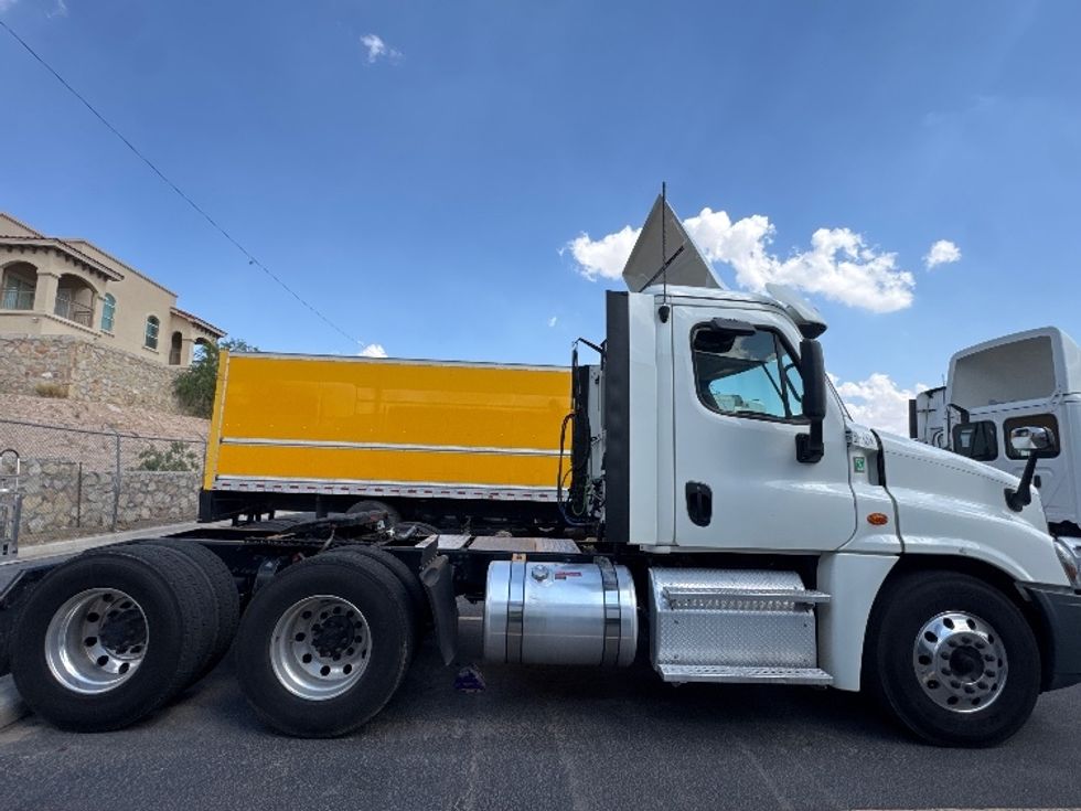 Day Cab Tractor-Heavy Duty Tractors-Freightliner-2019-Cascadia 12564ST-El Paso-TX-352,189\n\t\tmiles-$ 41,750 - Image 8