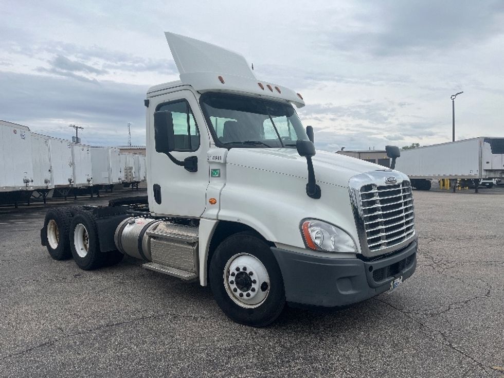 Day Cab Tractor-Heavy Duty Tractors-Freightliner-2019-Cascadia 12564ST-Elkhart-IN-165,133\n\t\tmiles-$ 36,750 - Image 1