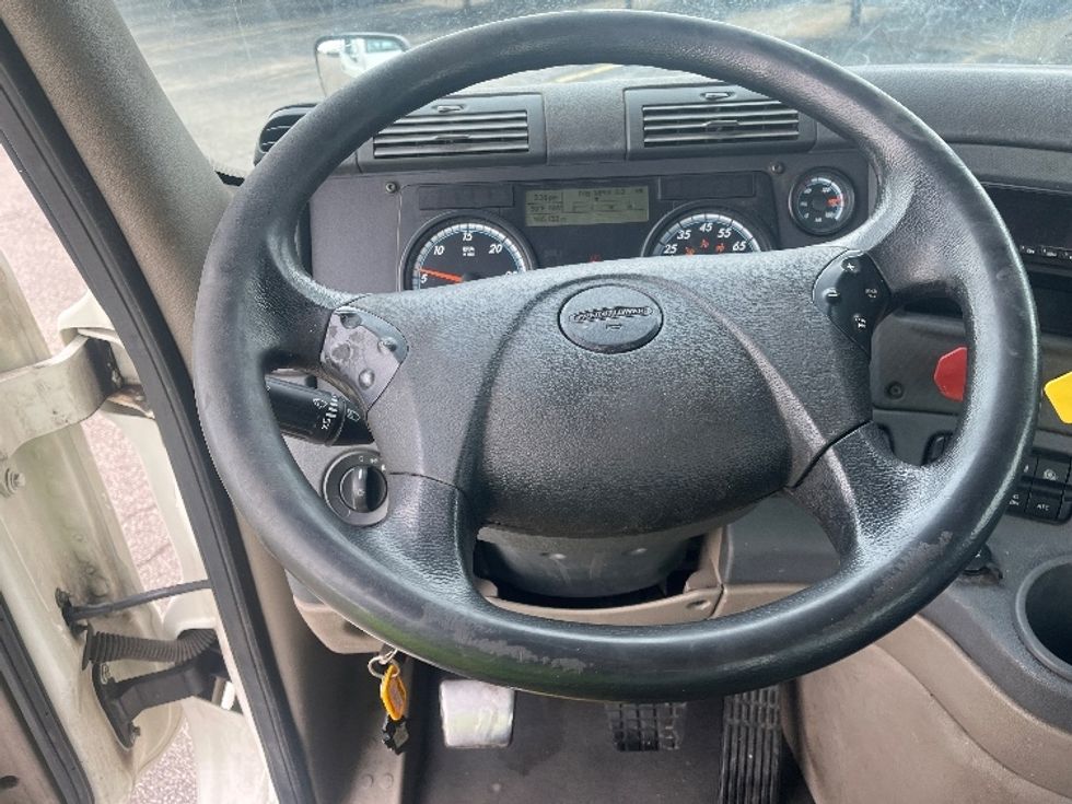 Day Cab Tractor-Heavy Duty Tractors-Freightliner-2019-Cascadia 12564ST-Elkhart-IN-165,133\n\t\tmiles-$ 36,750 - Image 10
