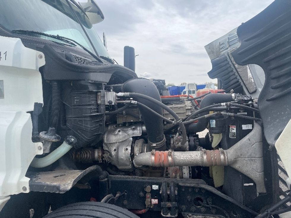 Day Cab Tractor-Heavy Duty Tractors-Freightliner-2019-Cascadia 12564ST-Elkhart-IN-165,133\n\t\tmiles-$ 36,750 - Image 14