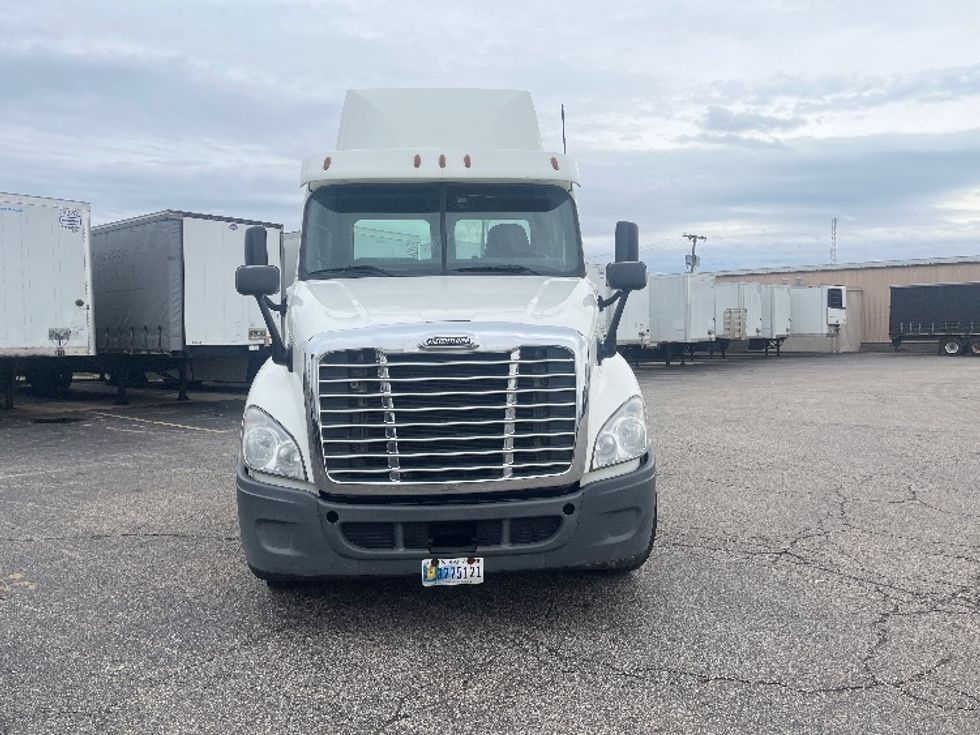 Day Cab Tractor-Heavy Duty Tractors-Freightliner-2019-Cascadia 12564ST-Elkhart-IN-165,133\n\t\tmiles-$ 36,750 - Image 2
