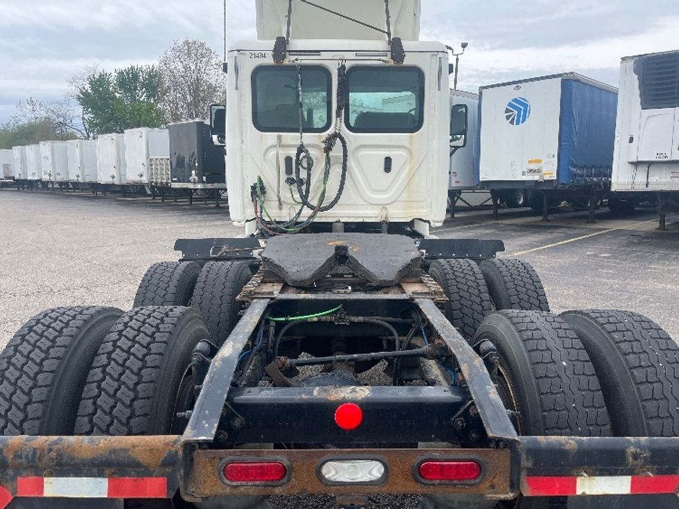 Day Cab Tractor-Heavy Duty Tractors-Freightliner-2019-Cascadia 12564ST-Elkhart-IN-165,133\n\t\tmiles-$ 36,750 - Image 5