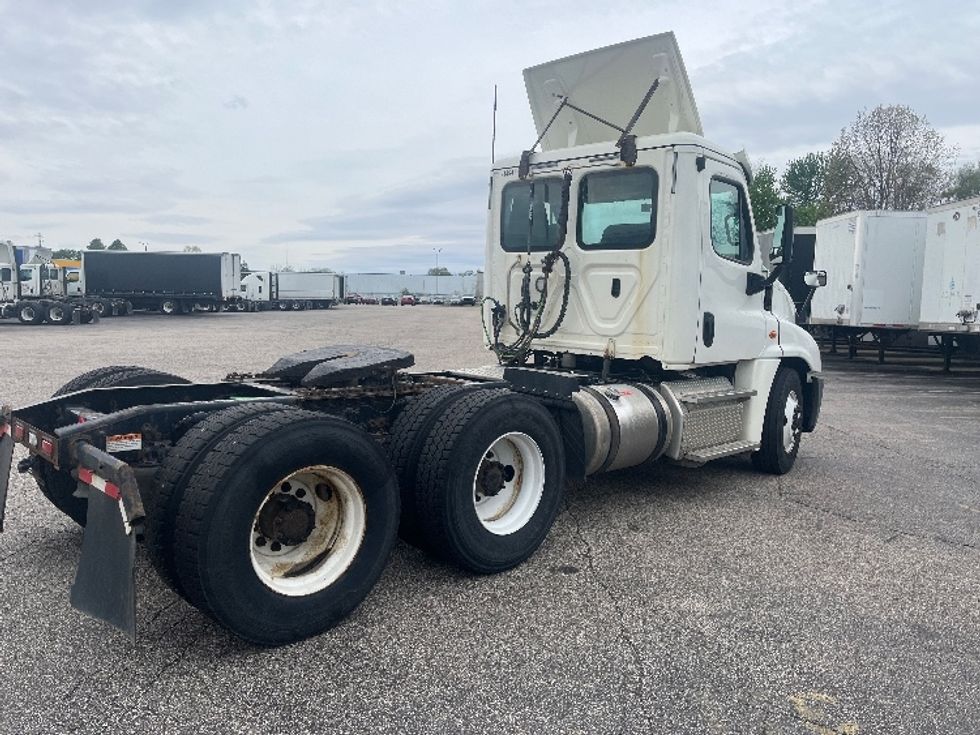 Day Cab Tractor-Heavy Duty Tractors-Freightliner-2019-Cascadia 12564ST-Elkhart-IN-165,133\n\t\tmiles-$ 36,750 - Image 6