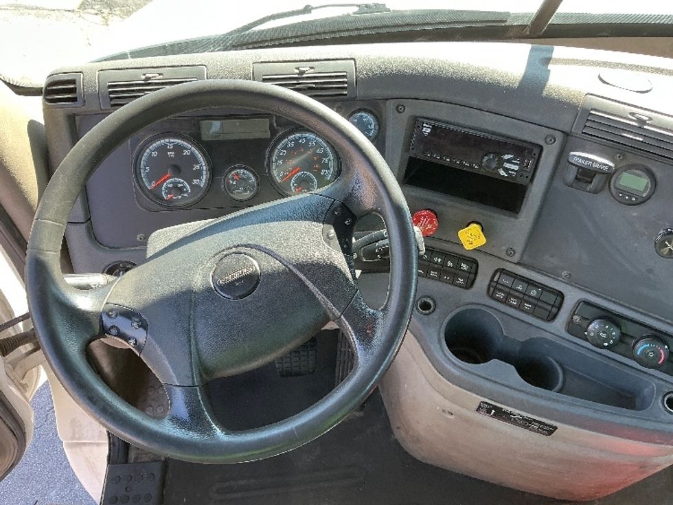 Day Cab Tractor-Heavy Duty Tractors-Freightliner-2019-Cascadia 12564ST-Elkhart-IN-176,947\n\t\tmiles-$ 46,000 - Image 11