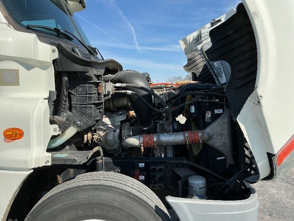 Day Cab Tractor-Heavy Duty Tractors-Freightliner-2019-Cascadia 12564ST-Elkhart-IN-176,947\n\t\tmiles-$ 46,000 - Image 15