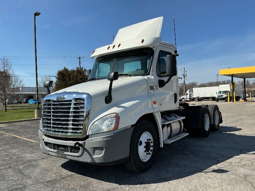 Day Cab Tractor-Heavy Duty Tractors-Freightliner-2019-Cascadia 12564ST-Elkhart-IN-176,947\n\t\tmiles-$ 46,000 - Image 3