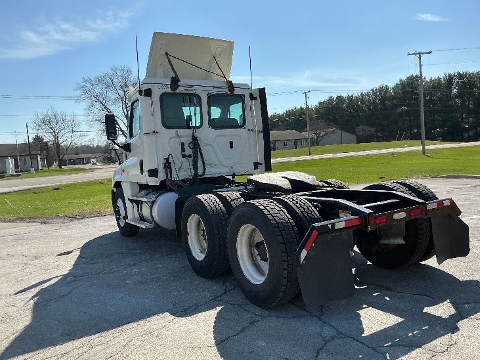 Day Cab Tractor-Heavy Duty Tractors-Freightliner-2019-Cascadia 12564ST-Elkhart-IN-176,947\n\t\tmiles-$ 46,000 - Image 5