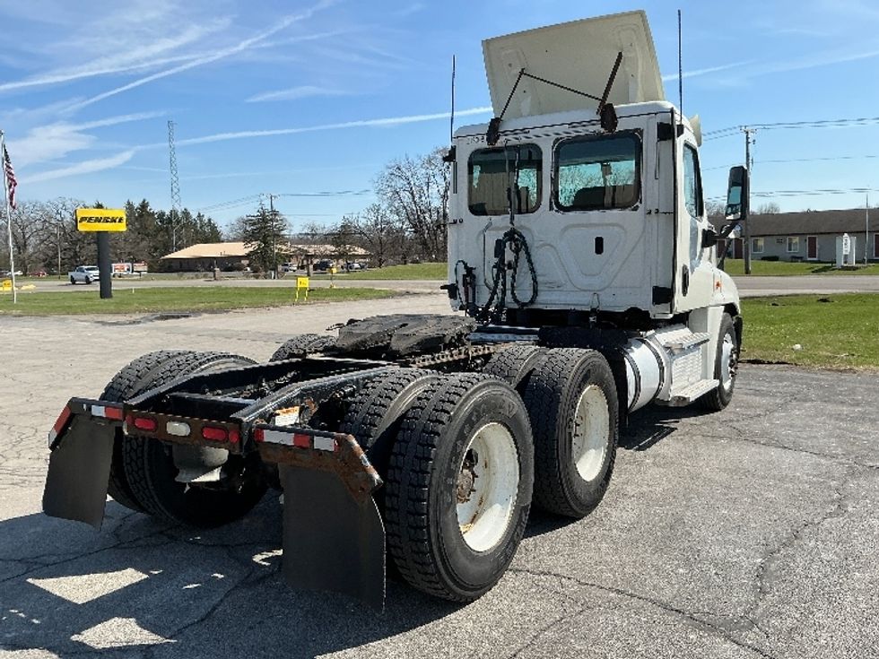 Day Cab Tractor-Heavy Duty Tractors-Freightliner-2019-Cascadia 12564ST-Elkhart-IN-176,947\n\t\tmiles-$ 46,000 - Image 7
