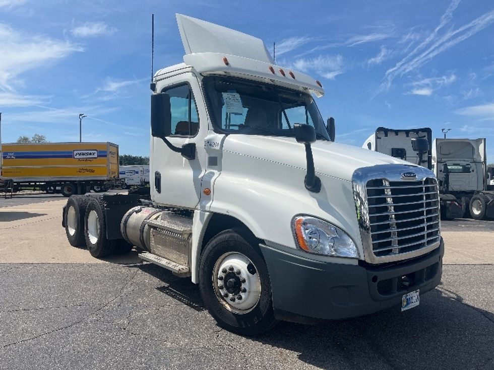 Day Cab Tractor-Heavy Duty Tractors-Freightliner-2019-Cascadia 12564ST-Elkhart-IN-193,980\n\t\tmiles-$ 40,750 - Image 1