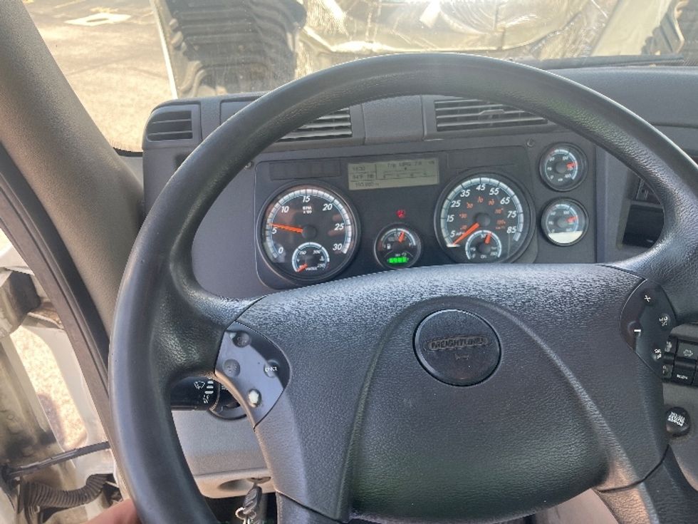 Day Cab Tractor-Heavy Duty Tractors-Freightliner-2019-Cascadia 12564ST-Elkhart-IN-193,980\n\t\tmiles-$ 40,750 - Image 11