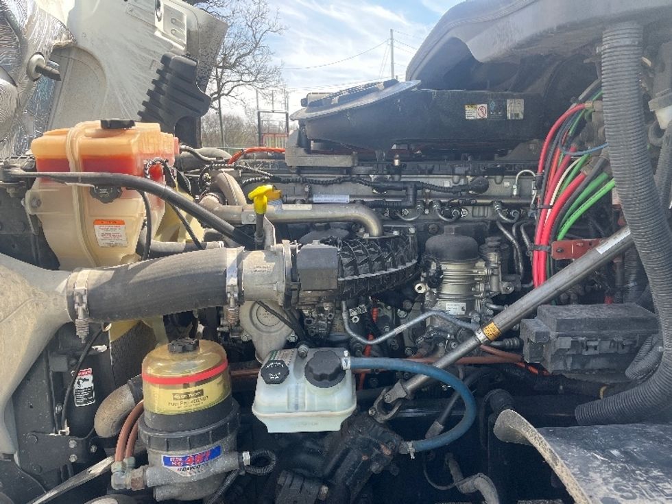 Day Cab Tractor-Heavy Duty Tractors-Freightliner-2019-Cascadia 12564ST-Elkhart-IN-193,980\n\t\tmiles-$ 40,750 - Image 16