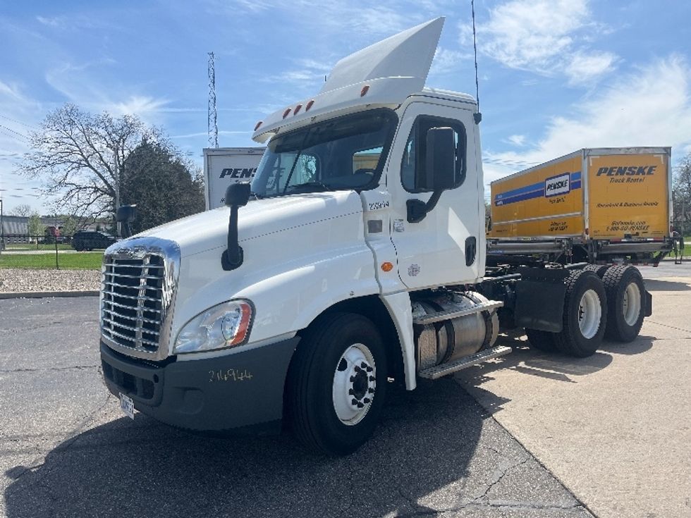 Day Cab Tractor-Heavy Duty Tractors-Freightliner-2019-Cascadia 12564ST-Elkhart-IN-193,980\n\t\tmiles-$ 40,750 - Image 3