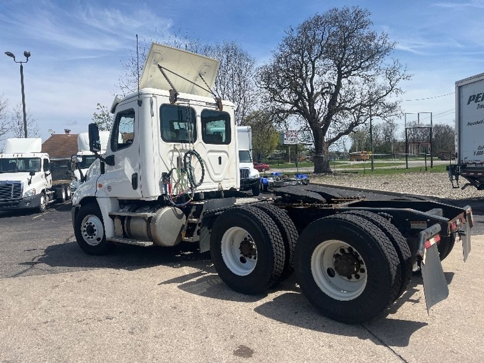 Day Cab Tractor-Heavy Duty Tractors-Freightliner-2019-Cascadia 12564ST-Elkhart-IN-193,980\n\t\tmiles-$ 40,750 - Image 5