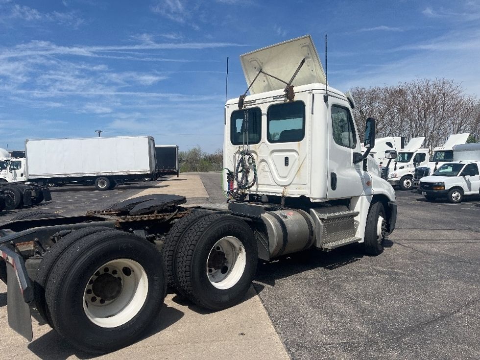 Day Cab Tractor-Heavy Duty Tractors-Freightliner-2019-Cascadia 12564ST-Elkhart-IN-193,980\n\t\tmiles-$ 40,750 - Image 7