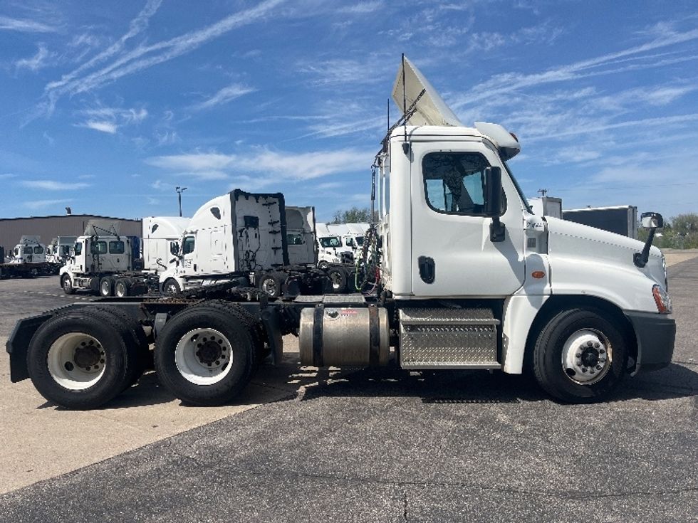 Day Cab Tractor-Heavy Duty Tractors-Freightliner-2019-Cascadia 12564ST-Elkhart-IN-193,980\n\t\tmiles-$ 40,750 - Image 8
