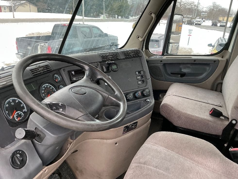 Day Cab Tractor-Heavy Duty Tractors-Freightliner-2019-Cascadia 12564ST-Elkhart-IN-211,390\n\t\tmiles-$ 45,500 - Image 10