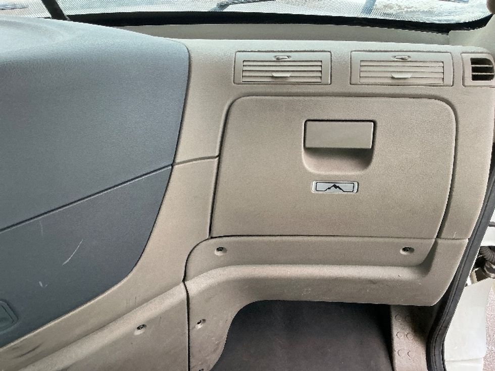 Day Cab Tractor-Heavy Duty Tractors-Freightliner-2019-Cascadia 12564ST-Elkhart-IN-211,390\n\t\tmiles-$ 45,500 - Image 13