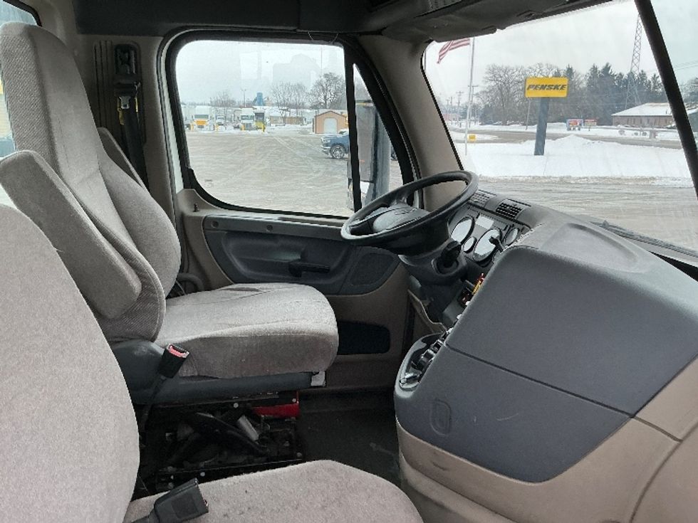 Day Cab Tractor-Heavy Duty Tractors-Freightliner-2019-Cascadia 12564ST-Elkhart-IN-211,390\n\t\tmiles-$ 45,500 - Image 14