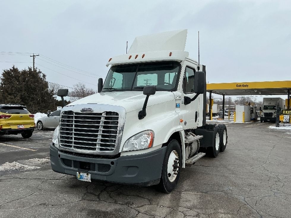 Day Cab Tractor-Heavy Duty Tractors-Freightliner-2019-Cascadia 12564ST-Elkhart-IN-211,390\n\t\tmiles-$ 45,500 - Image 3