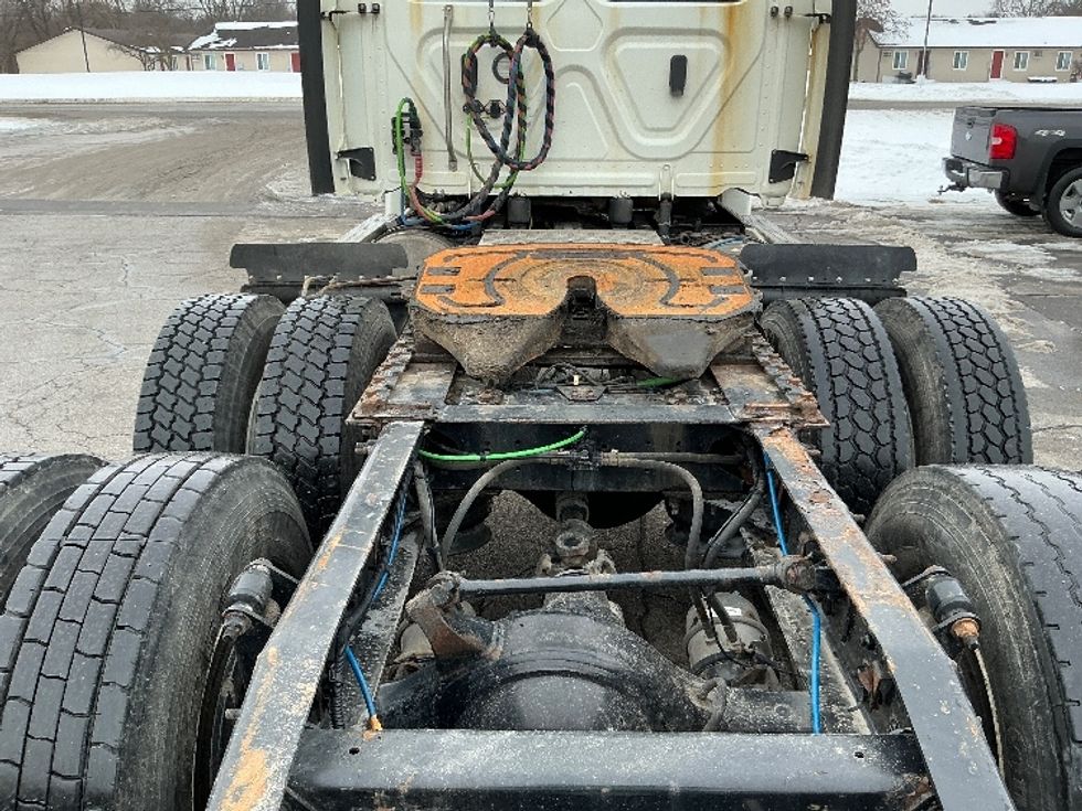 Day Cab Tractor-Heavy Duty Tractors-Freightliner-2019-Cascadia 12564ST-Elkhart-IN-211,390\n\t\tmiles-$ 45,500 - Image 6