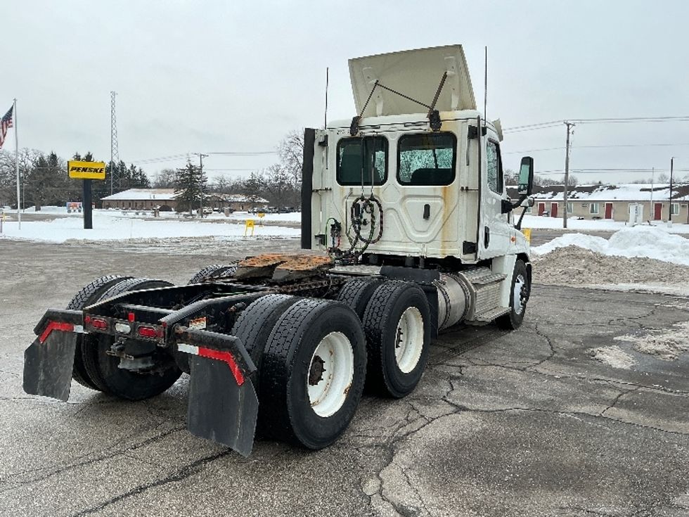 Day Cab Tractor-Heavy Duty Tractors-Freightliner-2019-Cascadia 12564ST-Elkhart-IN-211,390\n\t\tmiles-$ 45,500 - Image 7